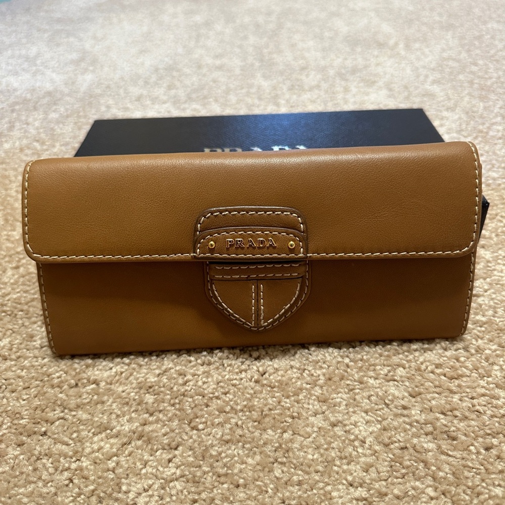 Prada City Calf wallet! Authentic! New in box!